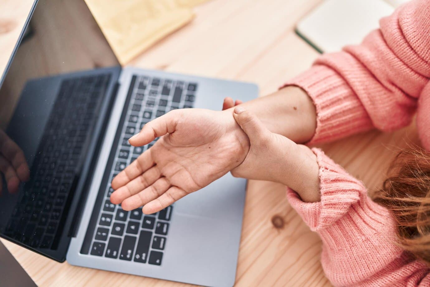 Encuentra a tu traumatólogo para lesiones de pulgar en Almería